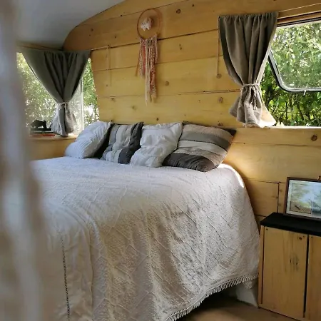 Gite Azkendantza 2A6 Pers Avec Caravane Insolite Ascain Exterior photo